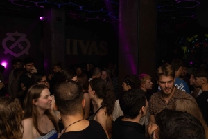 Krakau: Kneipentour 1 Stunde offene Bar, VIP-Eintritt und Begrüßungsdrinks