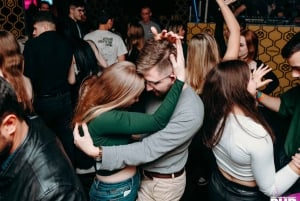 Krakow: Pub Crawl med shots, drinks og adgang uden om køen