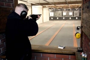Cracóvia: Experiência no campo de tiro com AK-47 e serviço de busca no hotel