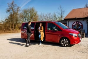 Cracóvia: Experiência no campo de tiro com AK-47 e serviço de busca no hotel