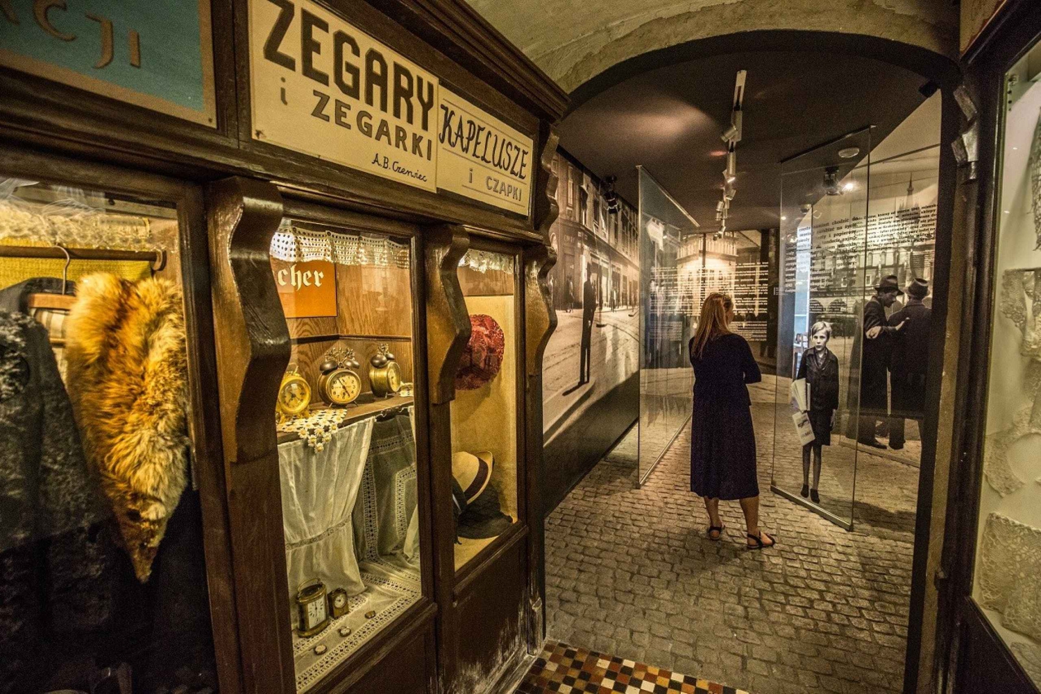 Krakow: Short Cruise and Schindler's Factory Guided Tour