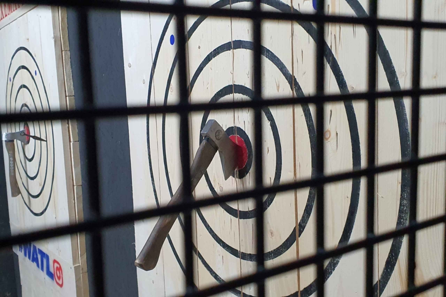 Kraków: Shurikens, Kunais, knive, tomahawks, økser, skydning