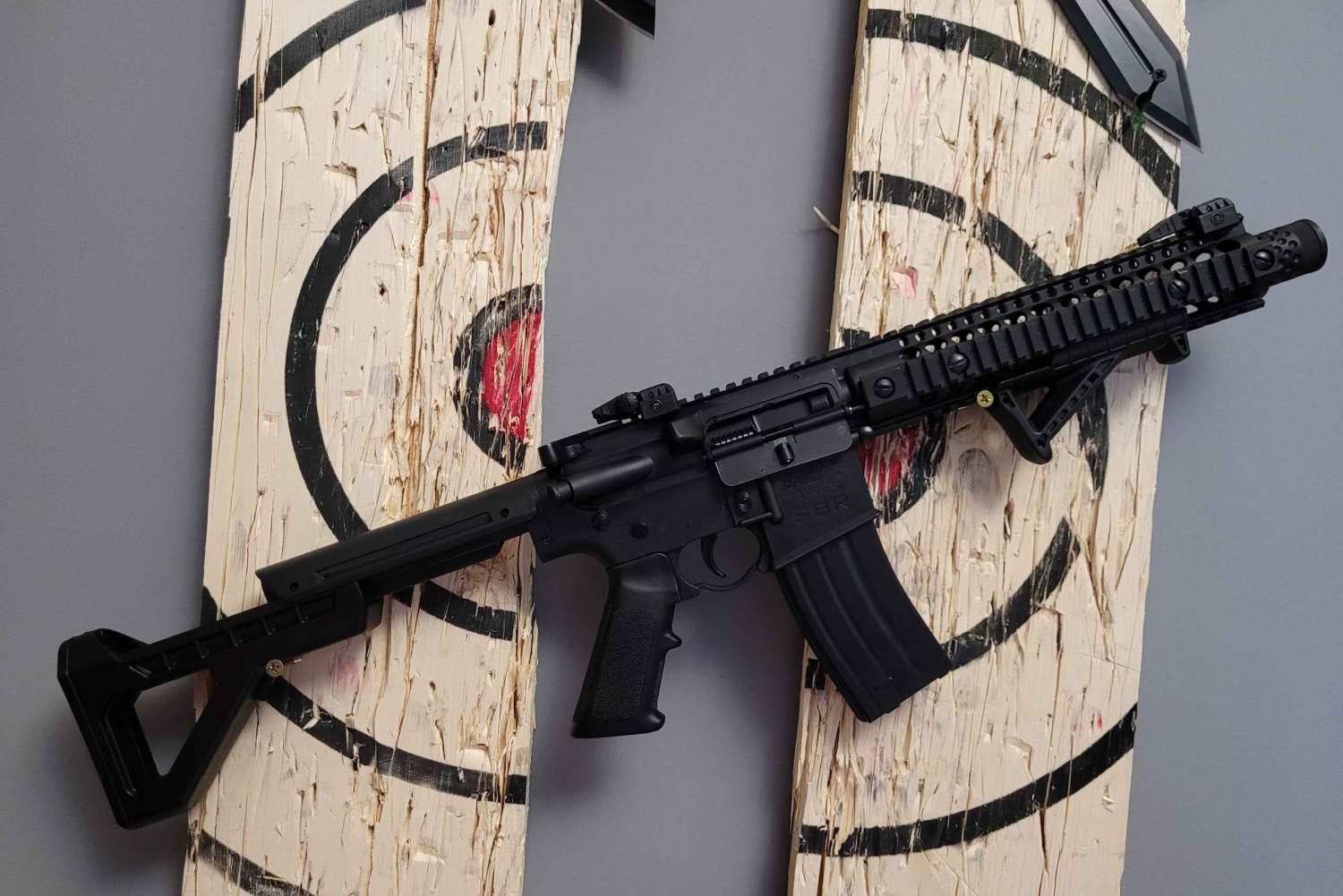 Kraków: Shurikens, Kunais, knive, tomahawks, økser, skydning