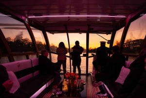 Krakow: Sightseeing Cruise on Vistula River with Audio Guide
