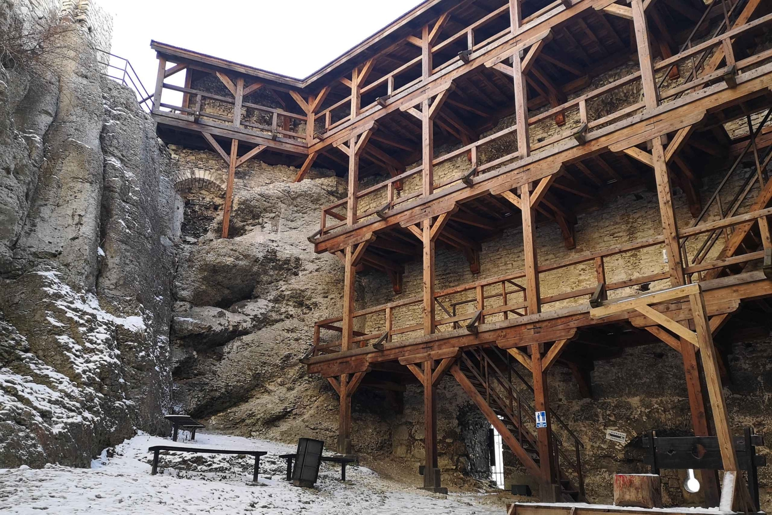 Krakova: 'The Witcher' Ogrodzieniecin linna Yksityinen kierros.