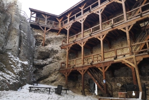 Krakova: 'The Witcher' Ogrodzieniecin linna Yksityinen kierros.