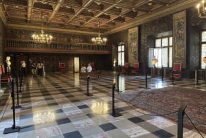 Krakova: Opastettu kierros Wawelin linnassa ja katedraalissa