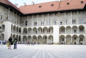 Krakow: Wawel Castle Guided Tour