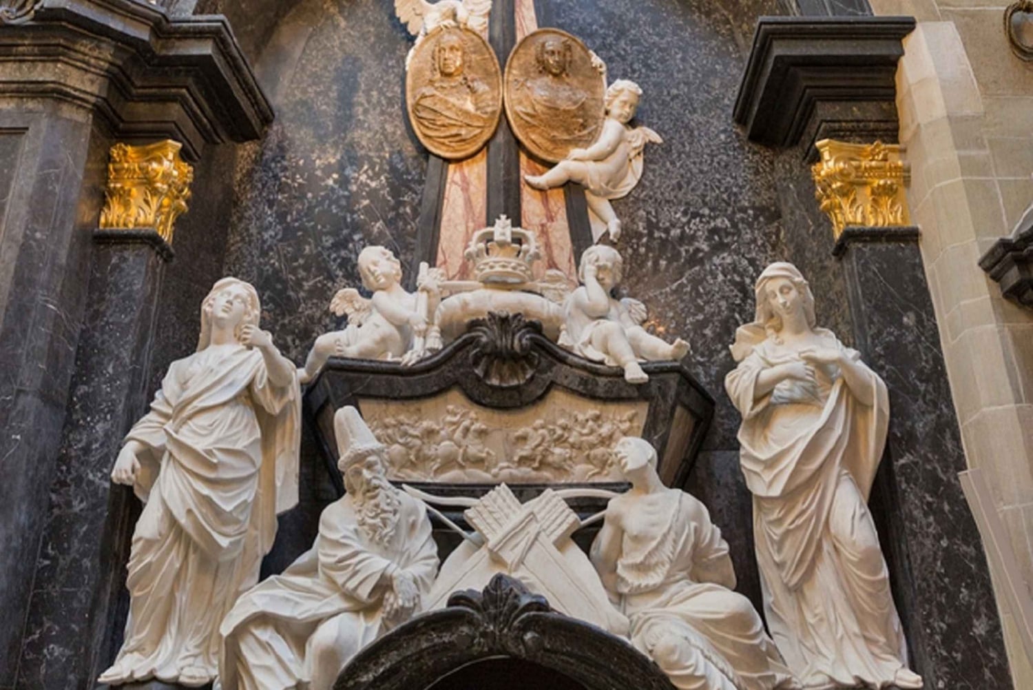 Cracóvia: Visita guiada a Wawel com almoço e cruzeiro guiado pelo rio