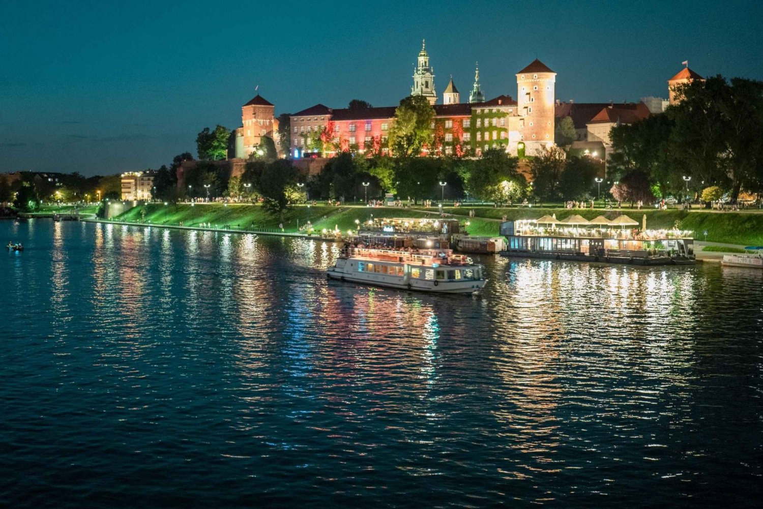 Cracovia: Crucero nocturno con una copa de vino
