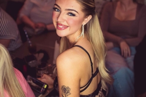 Ruta de bares y discotecas en Nochevieja con chupitos de bienvenida y entrada VIP a la discoteca