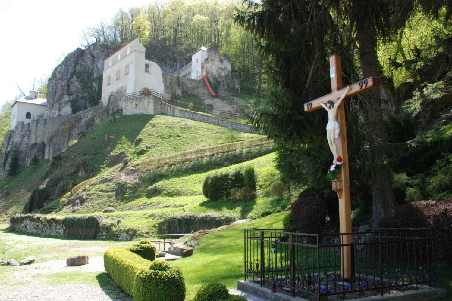 Bratislava/Slowakei: Burg Trencin, Kurort Piestany, Kloster