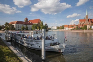 Wrocław: Short City Walk and Cruise by Luxury Ship