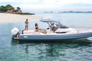 Corralejo: Motorbåtskryssning till stränder med frukt och dryck