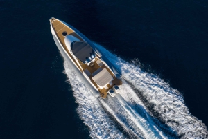 Corralejo: Motorbåtskryssning till stränder med frukt och dryck