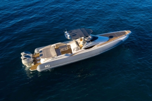 Corralejo: Motorbåtskryssning till stränder med frukt och dryck