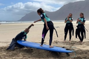 Famara, Lanzarote: surf lessons in small groups for beginners