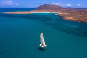 From Lanzarote: Lobos Island and Fuerteventura Day Cruise