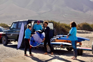 Groepssurflessen op Lanzarote, leer met een lokaal team