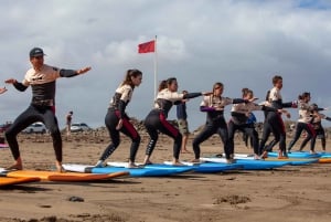 Groepssurflessen op Lanzarote, leer met een lokaal team