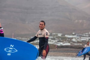 Groepssurflessen op Lanzarote, leer met een lokaal team