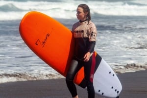 Groepssurflessen op Lanzarote, leer met een lokaal team