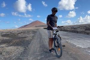 LA GRACIOSA: Alquiler de bicicletas MOUNTAIN BIKES