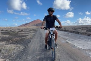 La Graciosa: Rent your ELECTRIC BIKE and explore the island at your own pace.