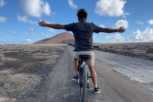 La Graciosa: Rent your ELECTRIC BIKE and explore the island at your own pace.