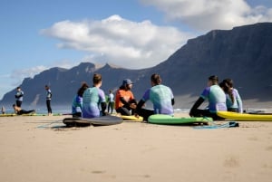 Lanzarote: Famara Beach Surfing Lesson for All Levels