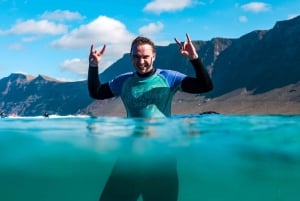 Lanzarote: lezione di surf sulla spiaggia di Famara per tutti i livelli