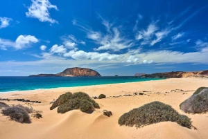 Lanzarote: La Graciosa Complete Jeep Tour met Strandtijd