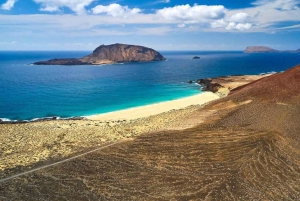 Lanzarote: La Graciosa Complete Jeep Tour met Strandtijd