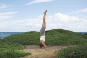 Lanzarote: Clase de yoga al aire libre con auriculares