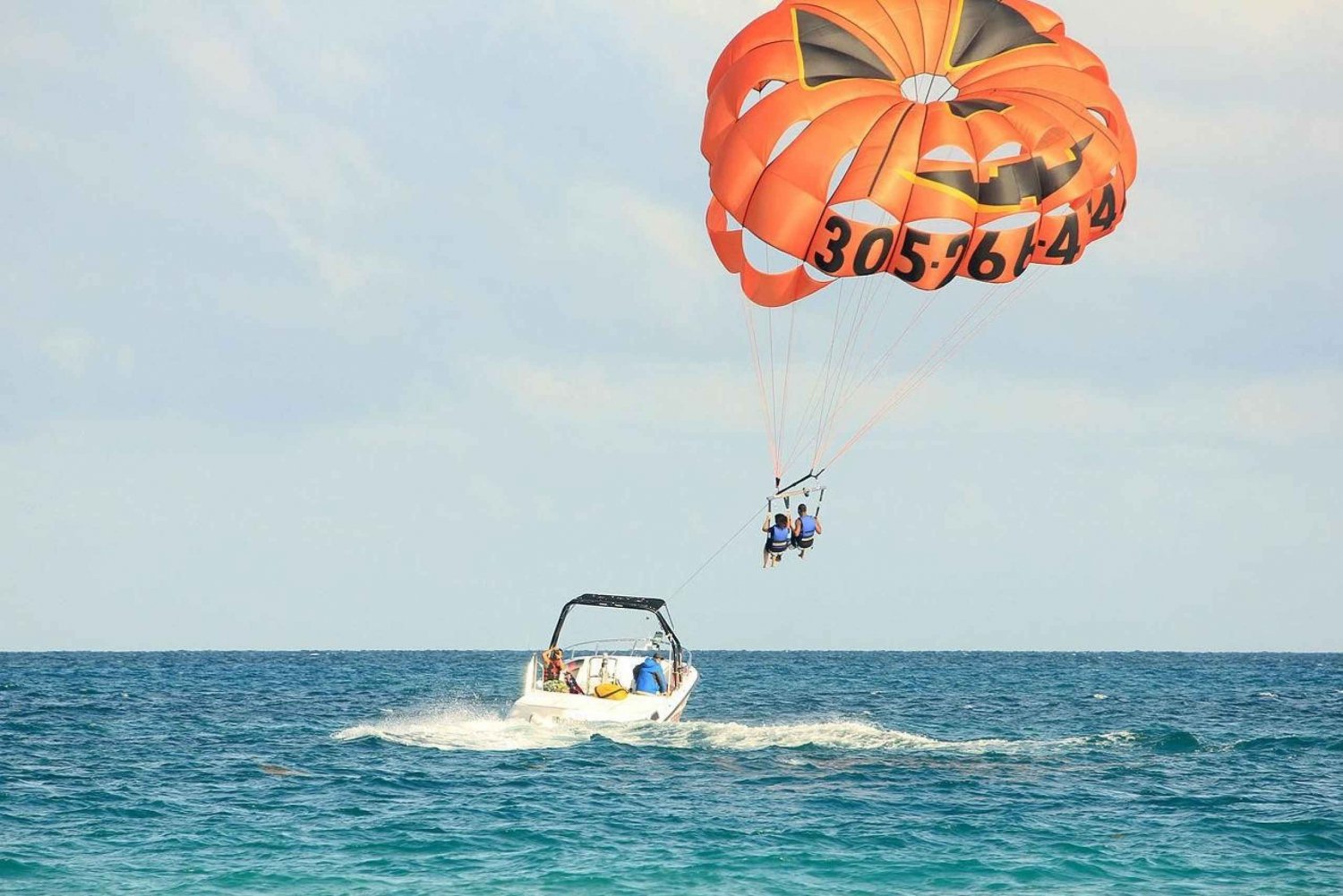 Lanzarote: Parasailing Adventure in Puerto del Carmen