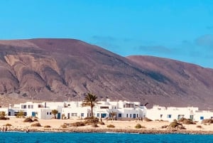 Lanzarote: Return Ferry to La Graciosa with Bus Pickup