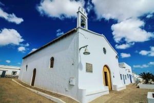 Lanzarote: Return Ferry to La Graciosa with Bus Pickup