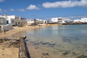 Lanzarote: Return Ferry to La Graciosa with Bus Pickup