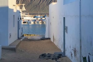 Lanzarote: Return Ferry to La Graciosa with Bus Pickup