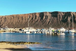 Lanzarote: Roundtrip Ferry Ticket to La Graciosa with Wi-Fi