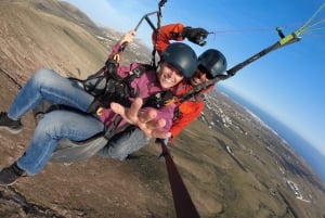 Lanzarote: Tandem Paragliding Flight Over Lanzarote