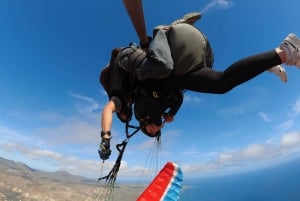 Lanzarote: Tandem Paragliding Flight Over Lanzarote