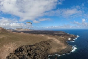 Lanzarote: Tandem Paragliding Flight Over Lanzarote