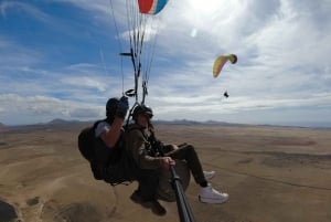 Lanzarote: Tandem Paragliding Flight Over Lanzarote