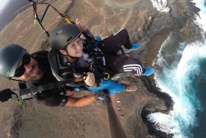 Lanzarote: Tandem Paragliding Flight Over Lanzarote