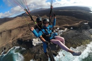 Lanzarote: Tandem Paragliding Flight Over Lanzarote