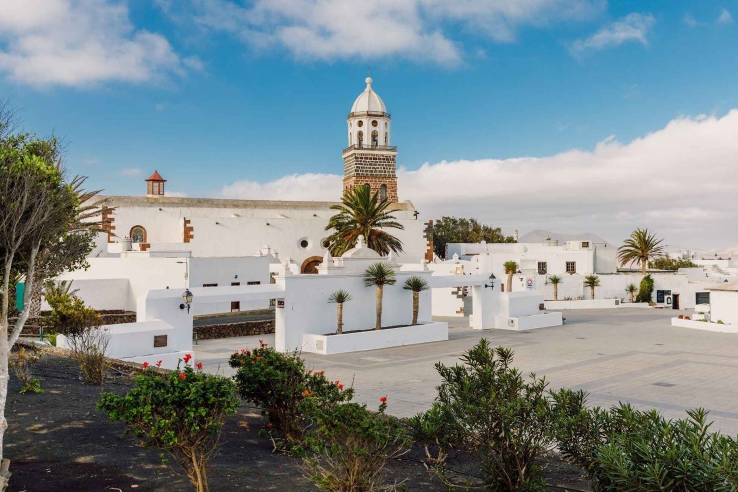 Lanzarote: Teguise-markedet og LagOmar privat omvisning