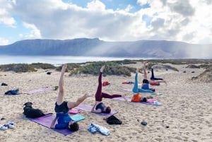Lanzarote: Vulkanische Yoga-Session mit Meerblick