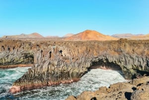 Lanzarote: Volcanos of Timanfaya and Caves Tour with Lunch