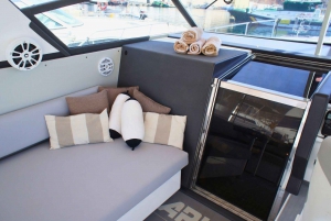 Privat yachtutflykt med gourmetgrill och solnedgång till Papagayos stränder